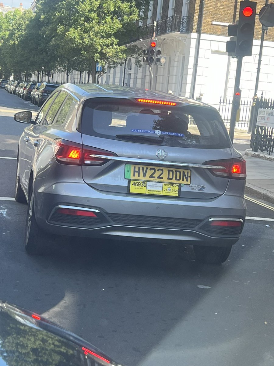 Kolboy96's tweet image. What a fantastic job hes had, licence expired last month so hes picked up the other side of the atlantic or plying for hire at 10am this wednesday morning in london @TheLTDA @UnitedCabbies @TfLTPH @metpoliceuk #lawless