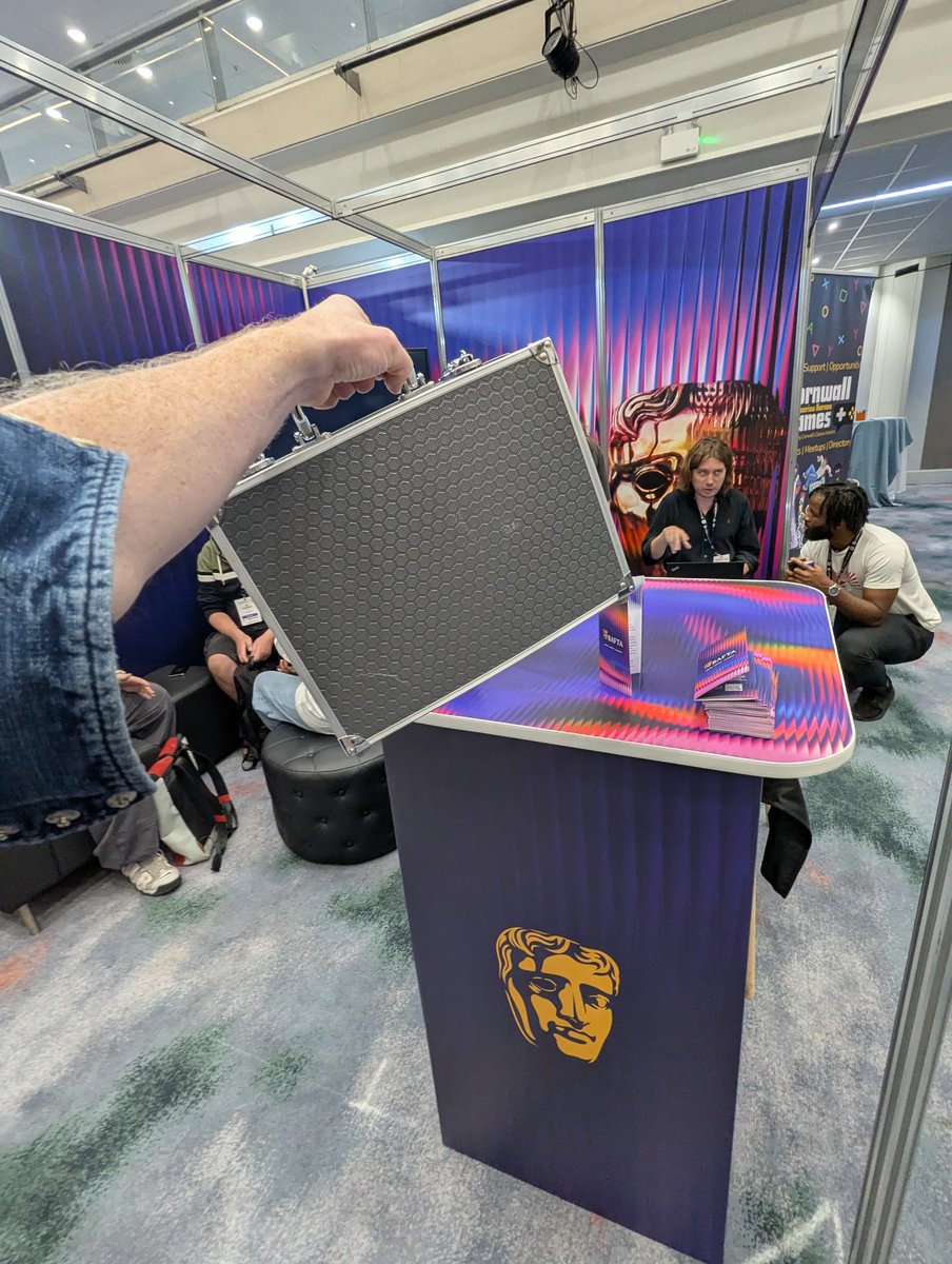 lukethehebble's tweet image. Arrived to our Develop stand this morning, clutching the BAFTA Nuclear Football
If you'd like to come and get some practice lifting it for that future big win, then drop by the stand 😉