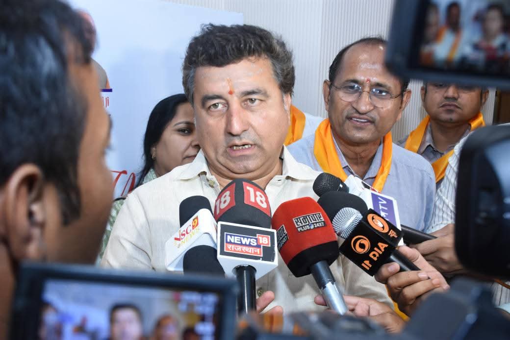 Suresh dadhich (@sureshdadhich6) on Twitter photo आज Constitution Club, जयपुर में लघु उद्योग भारती द्वारा आयोजित "पर्यावरण, उद्योग एवं खनन" विषयक संगोष्ठी में राज्य मंत्री श्री के के विश्नोई जी ने सम्बोधित किया।
<a href="/kkvishnoibjp/">K.K.Vishnoi</a>
<a href="/BhajanlalBjp/">Bhajanlal Sharma</a>
<a href="/BJP4Rajasthan/">BJP Rajasthan</a> आज Constitution Club, जयपुर में लघु उद्योग भारती द्वारा आयोजित "पर्यावरण, उद्योग एवं खनन" विषयक संगोष्ठी में राज्य मंत्री श्री के के विश्नोई जी ने सम्बोधित किया।
<a href="/kkvishnoibjp/">K.K.Vishnoi</a>
<a href="/BhajanlalBjp/">Bhajanlal Sharma</a>
<a href="/BJP4Rajasthan/">BJP Rajasthan</a>