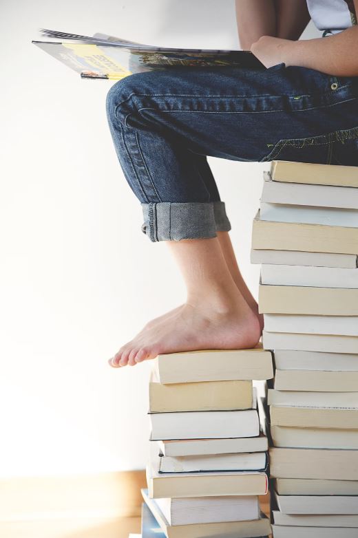 WaltonLibrary's tweet image. Join us today for Storytime @WaltonLibrary at 4pm until 4.30pm! There will be exciting stories for everyone to enjoy! See you this afternoon #SurreyLibraries #LoveLibraries 📚