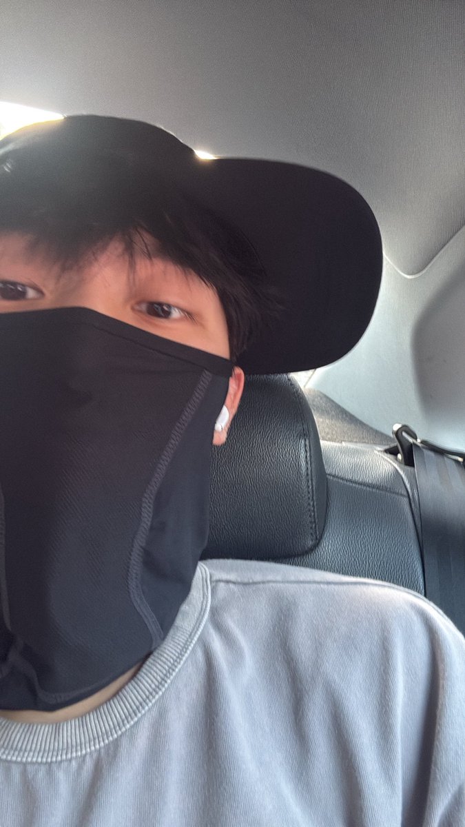 gusdnrdl__'s tweet image. 아니이날씨에런닝하러간대