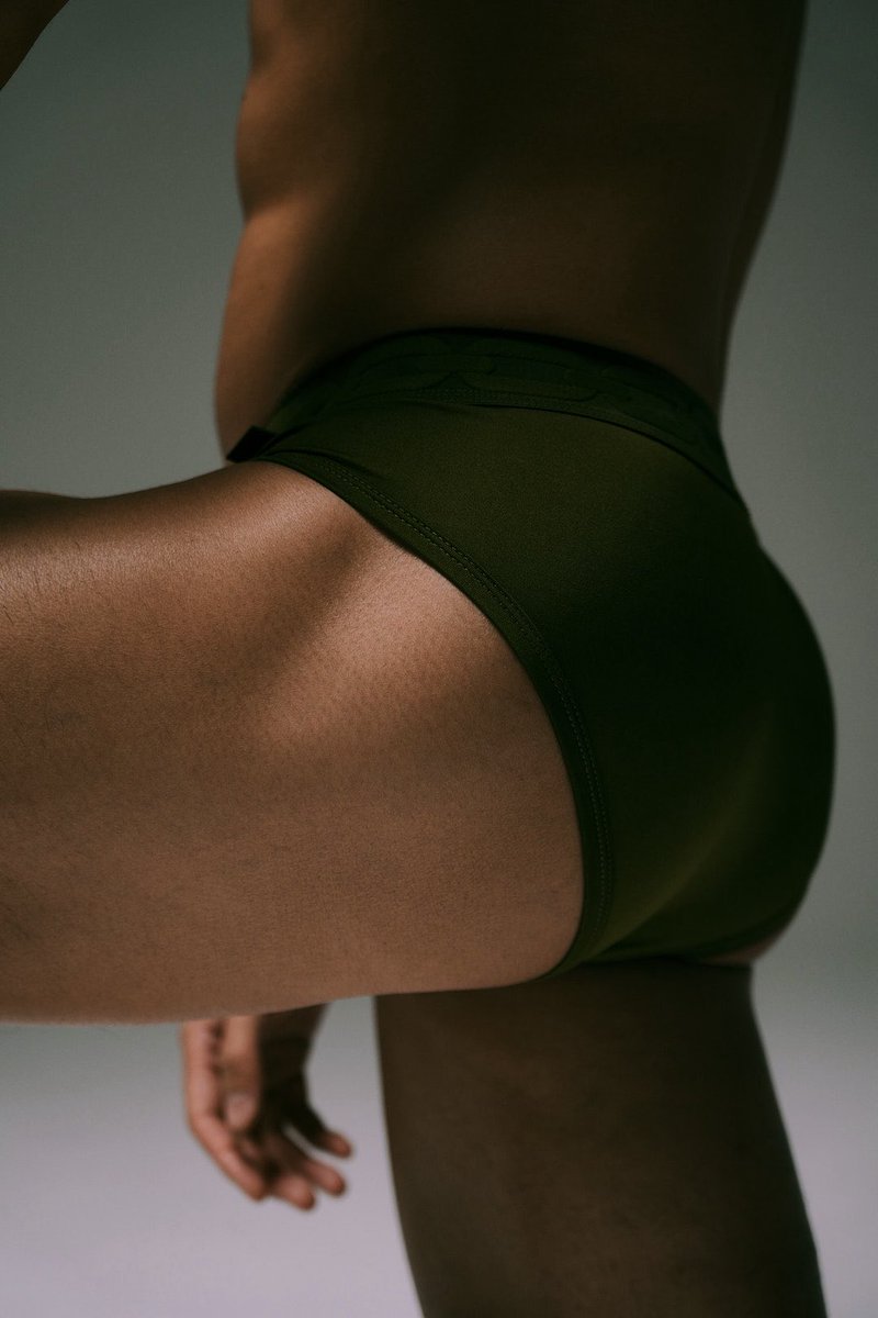 ucsdscene.com/underwear/?idx…
Silicone Chain Brief – Khaki