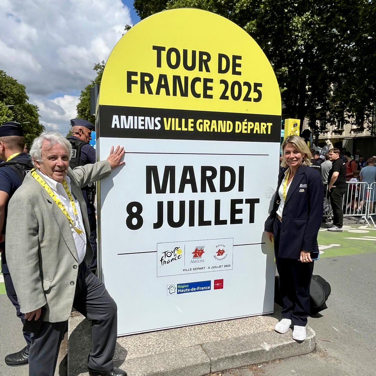 Majorite92's tweet image. Daniel Courtès, conseiller départemental délégué aux sports, était présent sur la 4e étape du @LeTour de France pour soutenir les coureurs.
Depuis 2022, le Département des #HautsdeSeine est partenaire officiel et parrain du Prix du meilleur équipier 🚴♂️
#DépartementSportif