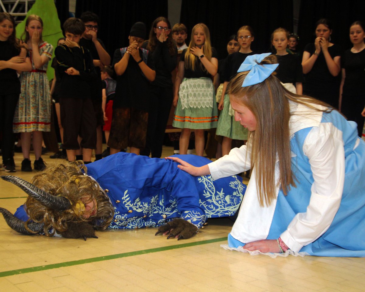 parrswoodschool's tweet image. Our amazing cast &amp;amp; crew of #BeautyAndTheBeast performed for over 1000 people last week! 🎉 Huge thanks to everyone involved for months of hard work. It was a true celebration of community, creativity, and achievement! 👏💖 #Proud #SchoolShow #TheaterLife