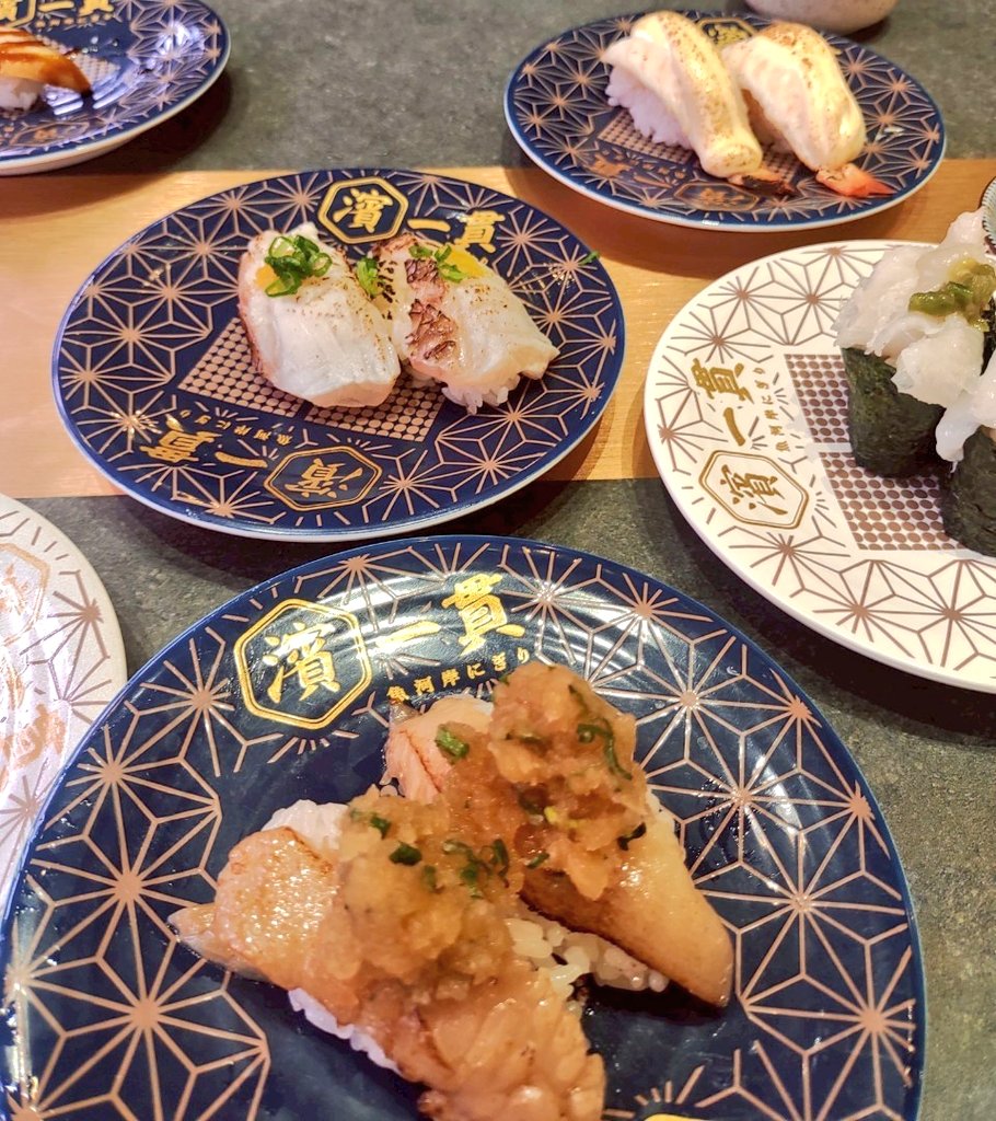 Twinkle_place's tweet image. 濱一貫でお寿司!今日も暑かったですが明日は梅雨前線が復活して警報級の大雨になるみたいです👀暑さ少しおさまるのかな💦熱愛報道の話しで盛り上がりながら飲んで🍣食べて帰ります!皆さまお疲れさまです🍻ジャンボリー♪