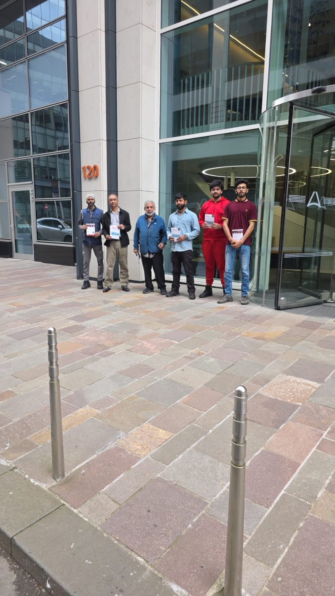 TheFed_Online's tweet photo. Why are Fed members and staff protesting against News UK?

📈Newspaper prices are going up from July 14 

📉BUT publishers are cutting the margins (retailers will earn a lower % rate for each paper sold)

🗓️The Times won’t pay the new rates until January 2026 (retailers will be selling The Times at £3.20 but earnings will still be based on the old cover price)

We’re fighting back at unfair treatment