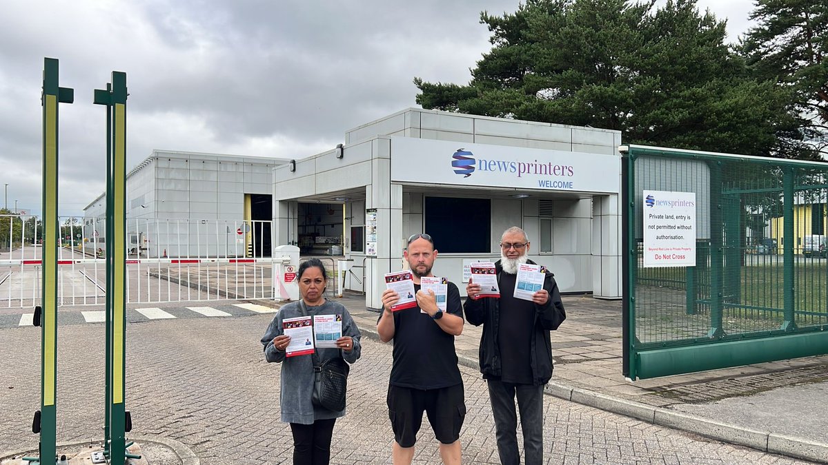 TheFed_Online's tweet photo. Why are Fed members and staff protesting against News UK?

📈Newspaper prices are going up from July 14 

📉BUT publishers are cutting the margins (retailers will earn a lower % rate for each paper sold)

🗓️The Times won’t pay the new rates until January 2026 (retailers will be selling The Times at £3.20 but earnings will still be based on the old cover price)

We’re fighting back at unfair treatment