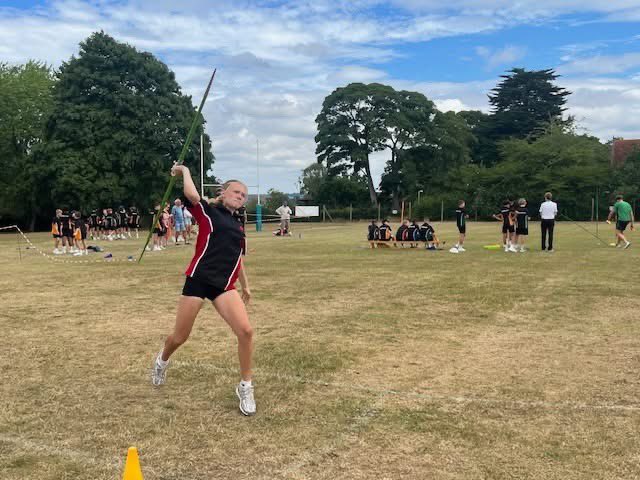ParkfieldsNews's tweet photo. Javelins flying high at Parkfields Middle School's Sports Day! 🚀 Some impressive throws happening now. Great technique and even better spirit on display! #ProudToBeAtParkfields Pyramid Schools Trust https://t.co/zvmHtsRg12
