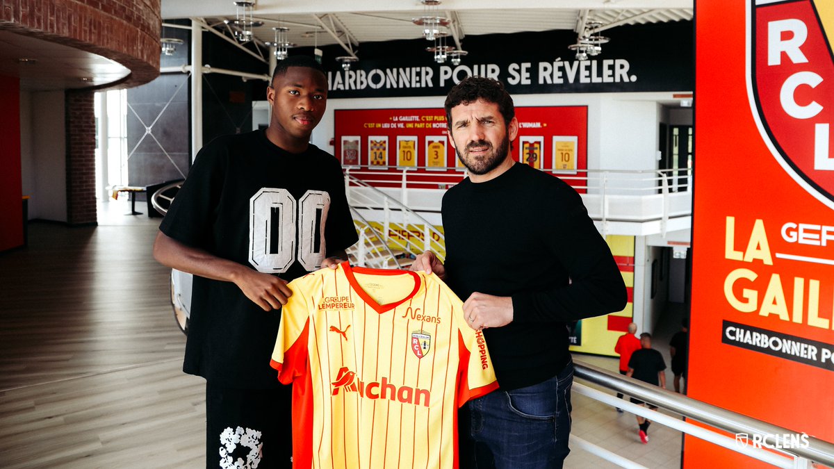 Premier contrat pro pour Souleymane Sagnan ✍

Défenseur travailleur et solaire, ce pur produit de la formation #MadeInGaillette franchit un nouveau palier en liant son avenir au Racing pour les 3⃣ prochaines saisons.  

👉 lc.cx/mYFjAi

#CharbonnerPourSeRévéler