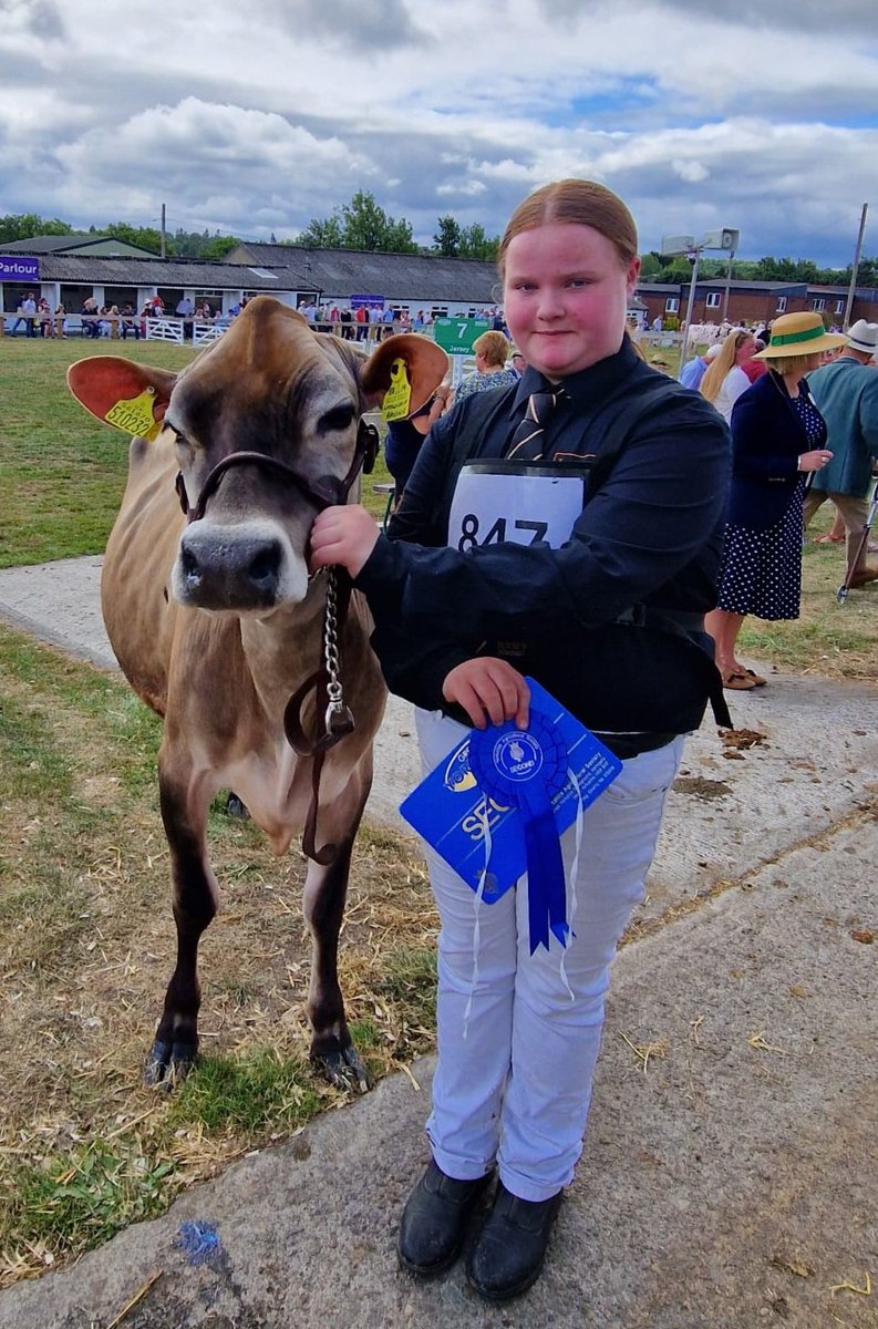 Peterhynes15's tweet image. Another day of farming ๐
#WrapItPink bales in Cork ๐ฎ๐ช for #breastcancerawareness
&
A great adventure to a great show in Yorkshire ๐ฌ๐ง at the #GreatYorkshireShow
Well done G & Ravina ๐
#Jersey