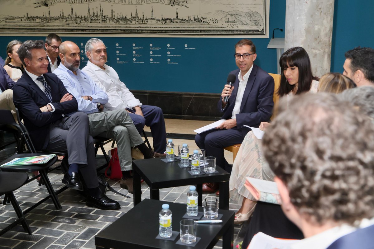 catedratem's tweet photo. Para @josemariayusta, director de la Cátedra de Transición Energética Municipal de @unizar, la Jornada es una oportunidad para visibilizar proyectos de la ciudad mediante actividades de prospectiva tecnológica y desarrollo de estudios técnicos para apoyar en la toma de decisiones https://t.co/cte4FpAMBl
