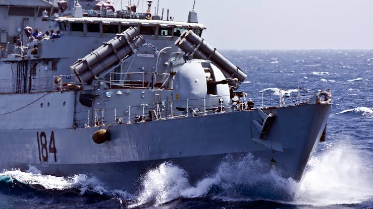 Type-21 frigate of Pakistan Navy PNS Badr.
📷 Darren Puttock 
#Pakistan  #PakistanNavy #PakNavy #History