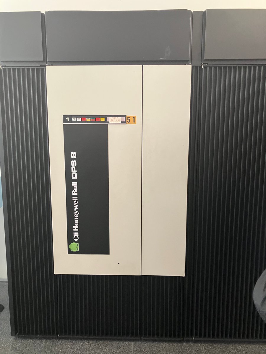 Miguel Rebollo 🐀 @mrebollo.bsky.social (@mrebollo) on Twitter photo hoy toca presentación del <a href="/MuseuInfUPV/">Museo de Informatica UPV</a> sobre el mainframe Cii Honeywell Bull, que terminaron de restaurar y montar hace unas semanas hoy toca presentación del <a href="/MuseuInfUPV/">Museo de Informatica UPV</a> sobre el mainframe Cii Honeywell Bull, que terminaron de restaurar y montar hace unas semanas