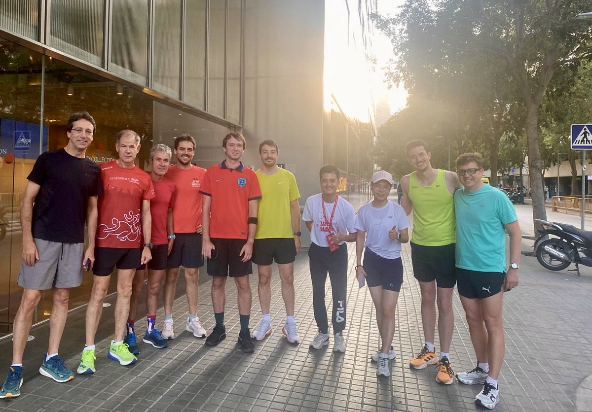 ¡Entrenamiento de lujo hoy en Barcelona! 🏃‍♂️☀️

Muy bien acompañados por gente del equipo de <a href="/GENERALI_es/">GENERALI España</a> hemos disfrutado de una buena mañana de rodaje <a href="/maratonfiz/">martin</a> y yo. 💪🏽

¡Gracias a todos los que habéis venido! 👏

#generali #run #running #atletismo #abelanton #martinfiz