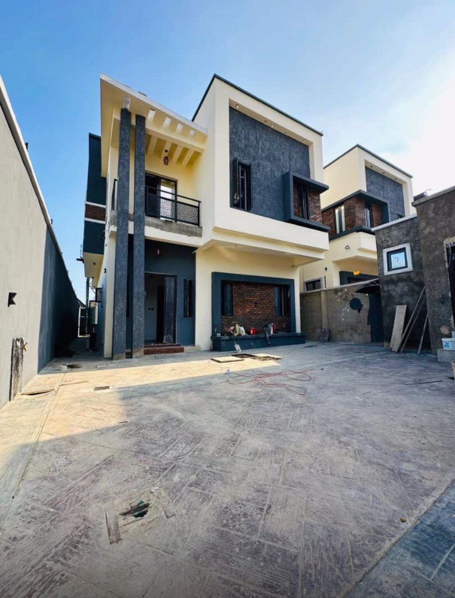 Crayjoe_'s tweet image. 4 BEDROOM FULLY DETACHED DUPLEX
PRICE: N280M
LOCATION: OGBA
FEATURES:
Spacious rooms
Ample car space
Fitted kitchen
Gated compound
Serene environment
All rooms en-suite
Security lights.
Title: C of O