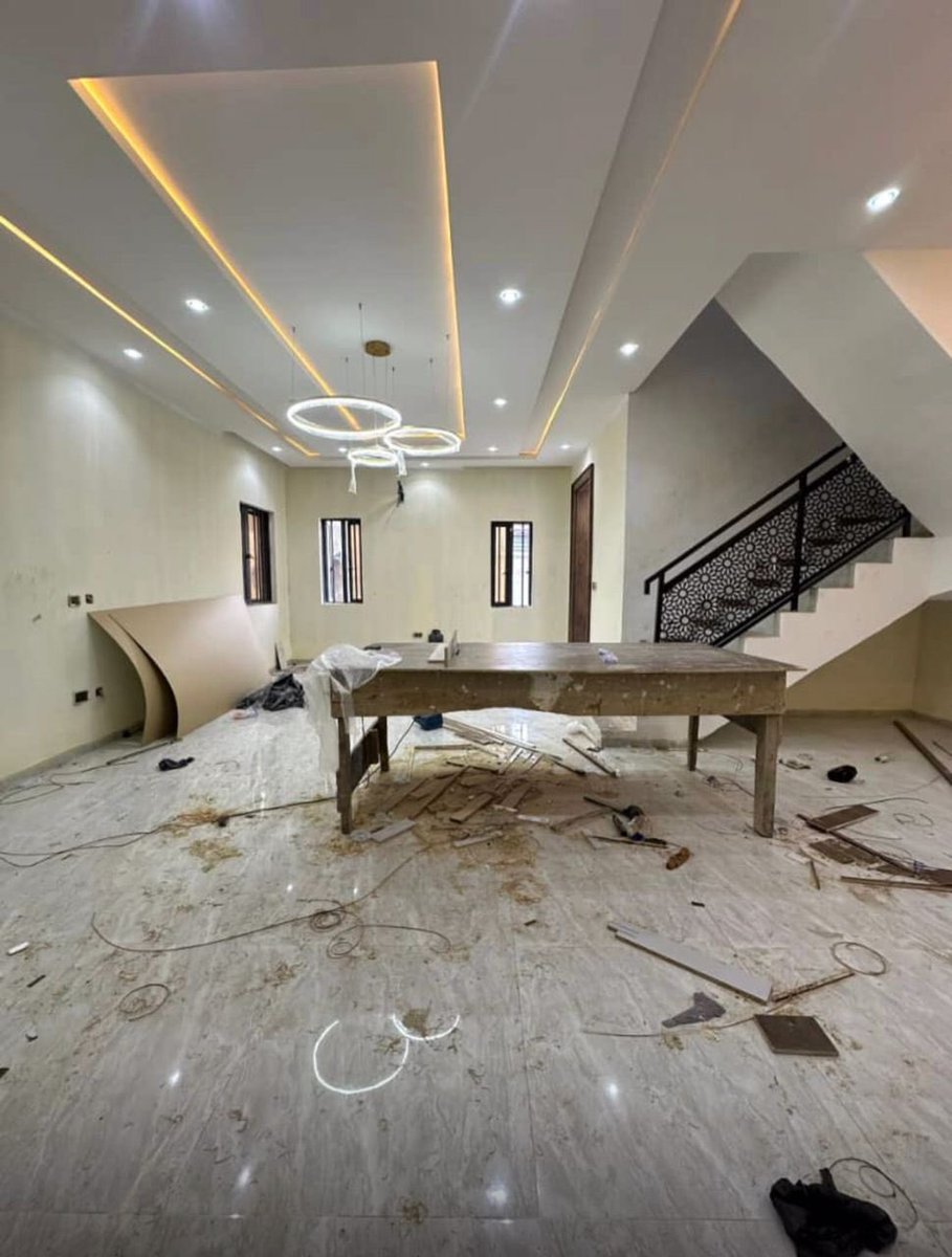 Crayjoe_'s tweet image. 4 BEDROOM FULLY DETACHED DUPLEX
PRICE: N280M
LOCATION: OGBA
FEATURES:
Spacious rooms
Ample car space
Fitted kitchen
Gated compound
Serene environment
All rooms en-suite
Security lights.
Title: C of O