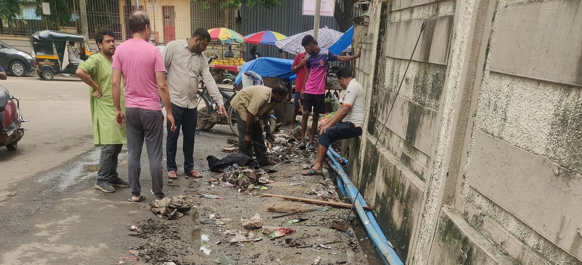 adityampaul's tweet photo. #AAPImpact
After my intervention BMC has deployed teams to clear obstructions to SWDs. https://t.co/RcbB7gLdbe