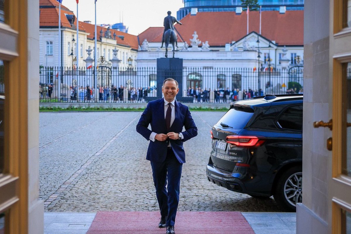 MariaSobos14304's tweet photo. @NawrockiKn @alexstubb Już wkrótce wielkie Święto dla Polaków, Panie Prezydencie @NawrockiKn
Nie możemy się już doczekać tego pięknego dnia. 
JEST PAN NASZĄ WIELKĄ NADZIEJĄ, OPOKĄ, MIŁOŚCIĄ. 🇵🇱🇵🇱🇵🇱❤️🇵🇱🇵🇱🇵🇱 https://t.co/HBayh7LfwE