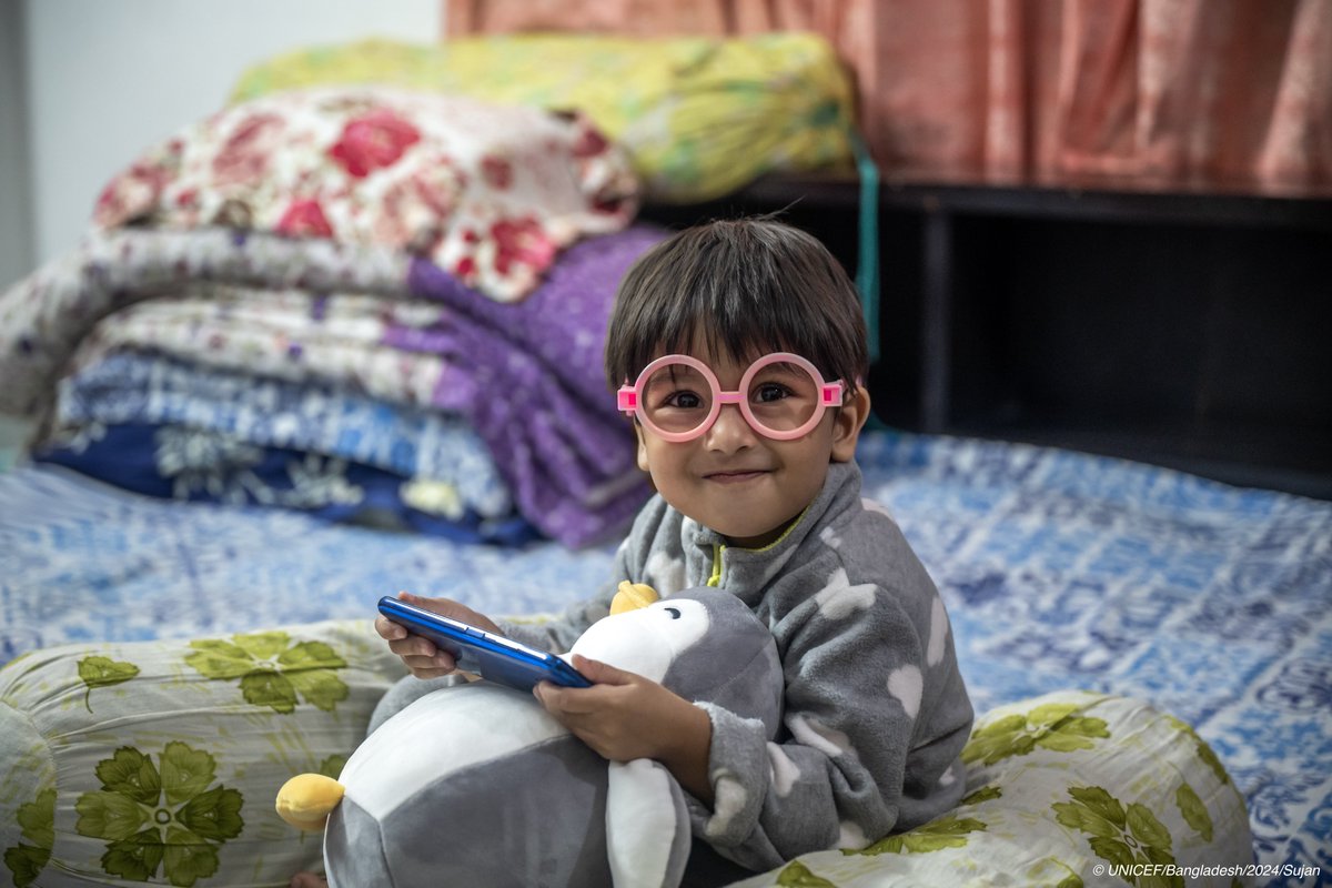 UNICEFBD's tweet image. At
🏠 home,
📓 school,
📱 online,
everywhere.
We must work together to #ENDViolence against children, especially in cyberspaces, and build a world where every child is safe.