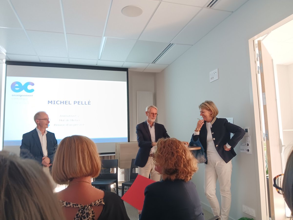 DDEC_35's tweet photo. Hier, nous avons célébré le départ de :
- Shirley LEBAILLY, Chargée de mission 2d
- Hervé JUGEAU, référent de secteur 1d
- Michel PELLÉ, Directeur diocésain
 
Nous tenons à leur exprimer notre gratitude pour leur engagement au sein de l’Enseignement catholique  d'Ille-et-Vilaine. https://t.co/VP2njW2QC4