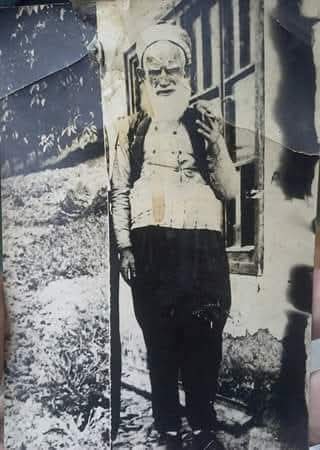 gokhnkaratas_73's tweet photo. 1915 yılında #Çanakkale Savaşı'na gönüllü olarak katılmış olan #Sancak #Tutin'li Ahmet Ağa Hamzagiç (1882-1947) ve kızı rahmetli Hatice teyzemiz.
Ahmet Hamzagiç #Sancak civarından gönülleri toplamış  organize etmiş.
Savaş bittiğinde #Tutin'e döndüğünde ise yıllarca hapis hayatı https://t.co/7baEys3I5S