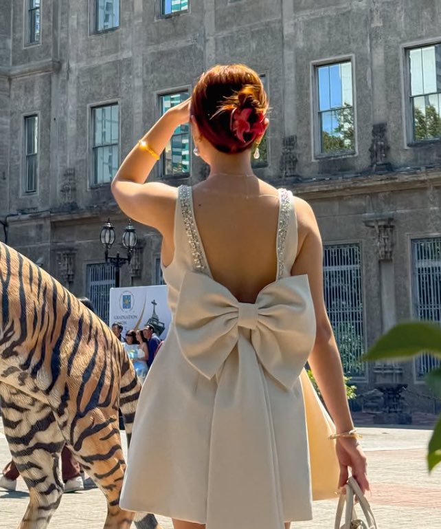 wts lfb ph graduation dress

whoopy clothing dress
— ₱2.2k (bought for 2.5k, if payo can nego)
— meduim
— new and never worn (too big for me)

mod: jnt 
mop: gcash

reply mine/dm to claim!

🏷 outfit selling kpop dress graduation concert