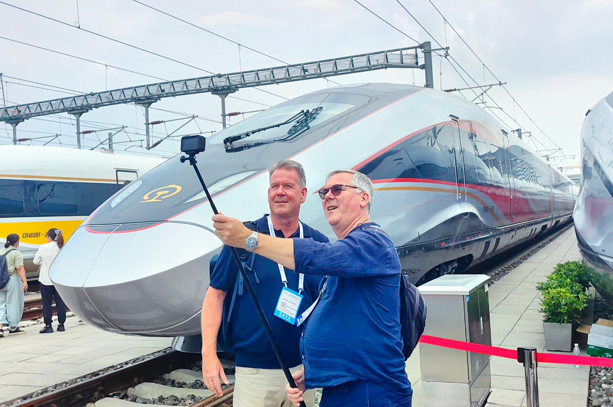 CRRC_global's tweet image. 👀 Let’s take a closer look at #CRRC’s dynamic showcase at the 12th World Congress on High-speed Rail and Modern Railways 2025 😊. From the #Fuxing intelligent #EMU and the “#Lancang” train to smart intercity EMUs and Virtual Digital Human🚆, #CRRC presented the innovations…