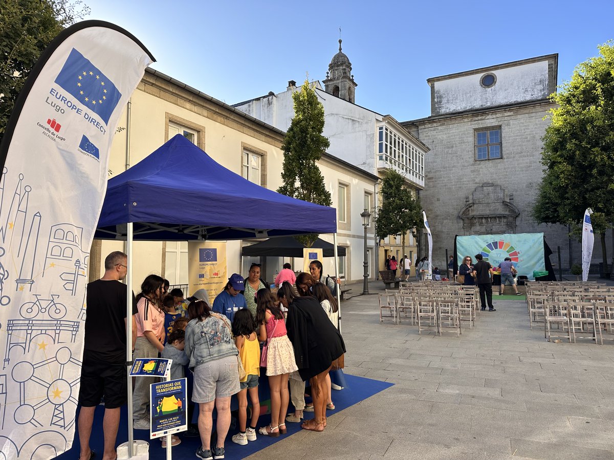 eudirectlugo's tweet photo. 🎭 Grazas a todas as familias que estivestes onte en “Historias que transforman” na Praza Anxo Fernández Gómez 💚

Contos, música e ODS para pequenos e maiores🌍

📸 Aquí algúns momentos https://t.co/dEttW99HkP