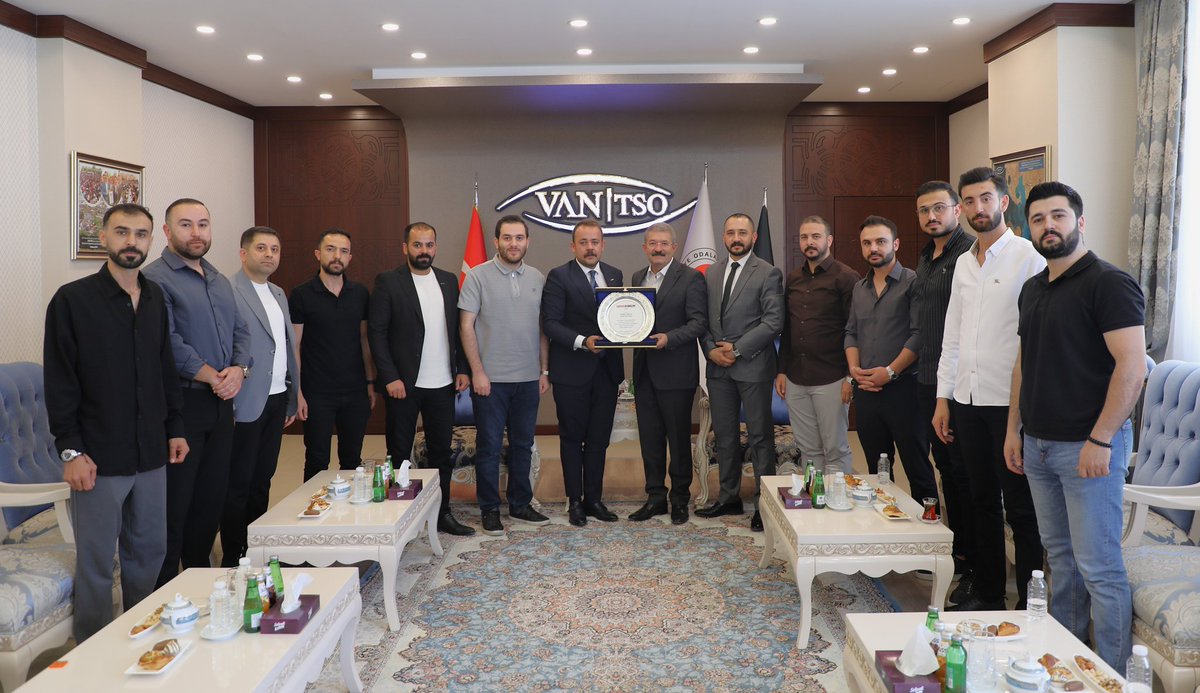 Van Ticaret ve Sanayi Odası (@vantsokurumsal) on Twitter photo Güne gençlerin ziyaretiyle başladık.
Anadolu Aslanları İşadamları Derneği Gençlik Kurulu (Genç ASKON) Van Şube Başkanı Sn. Hakan Perihanoğlu ve Yönetim Kurulu; Başkanımız Necdet Takva'ya nezaket ziyaretinde bulundu.
<a href="/NecdetTakva/">Necdet Takva</a> <a href="/HPerihanoglu/">Hakan PERİHANOĞLU</a> Güne gençlerin ziyaretiyle başladık.
Anadolu Aslanları İşadamları Derneği Gençlik Kurulu (Genç ASKON) Van Şube Başkanı Sn. Hakan Perihanoğlu ve Yönetim Kurulu; Başkanımız Necdet Takva'ya nezaket ziyaretinde bulundu.
<a href="/NecdetTakva/">Necdet Takva</a> <a href="/HPerihanoglu/">Hakan PERİHANOĞLU</a>