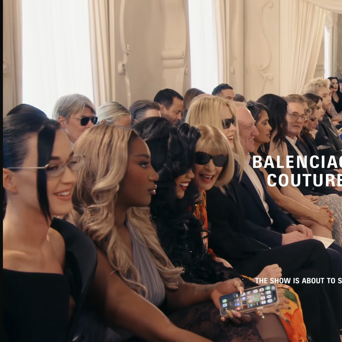 nakamura_base's tweet photo. OMGG AYA A CÔTÉ DE Katy Perry, Cardi B et Anna Wintour https://t.co/8pNdWoWLzv