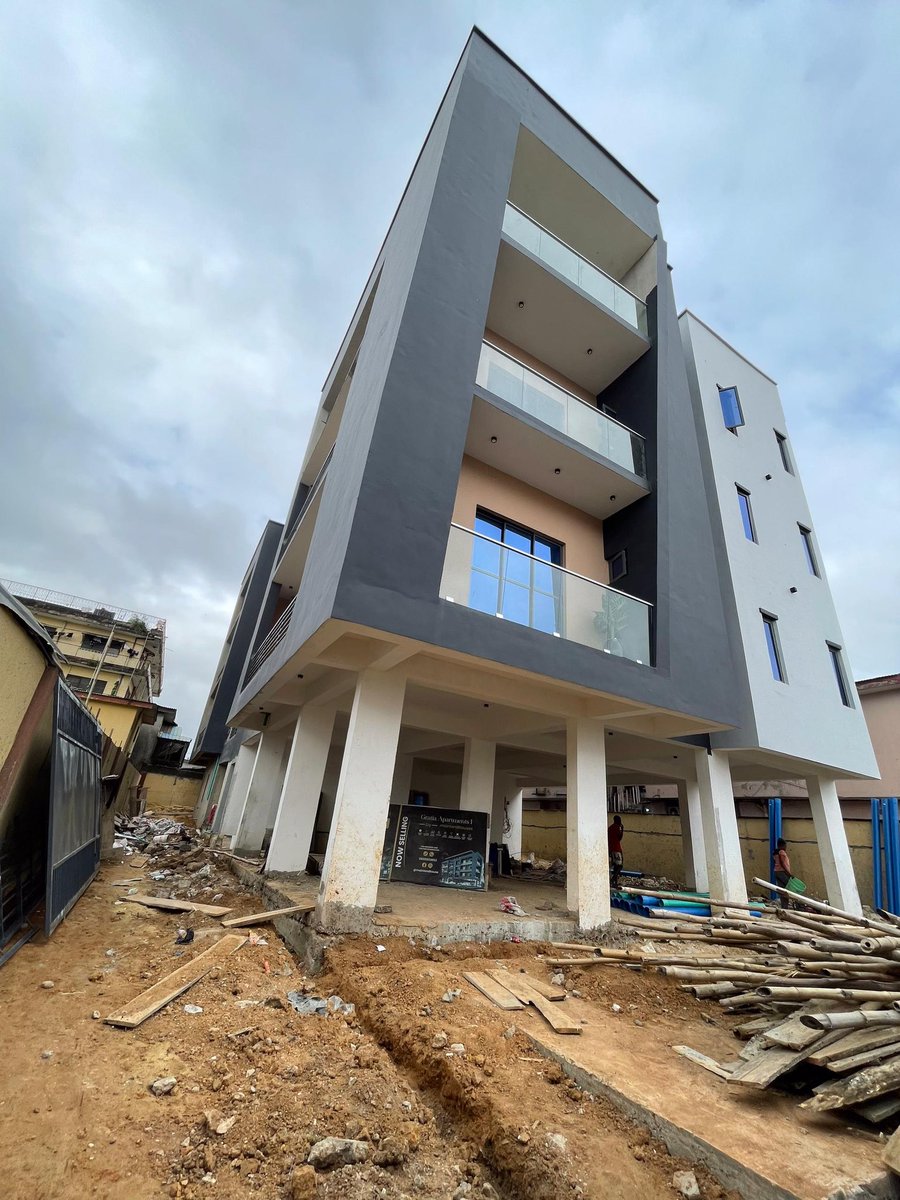 Crayjoe_'s tweet image. Our recent development “Gratias 1 Apartment” is now at its final stage of completion!
Description: 7 units of 3 bedroom apartments
Price: N180M
Location: Allen, Ikeja
Features: ensuite rooms, spacious interiors, modern fittings, and a secure environment
