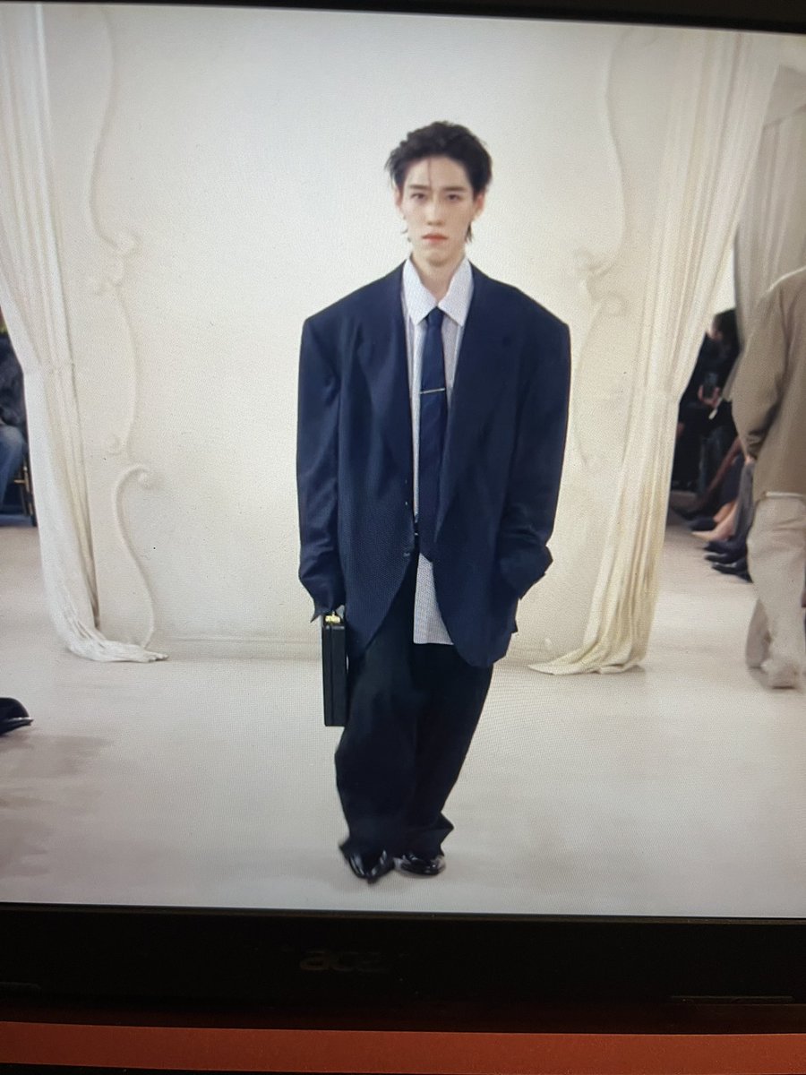 Rawiiiiikiki's tweet photo. น้องพีเก่งมาก🥺🥺🥺🥺🥺 #Balenciaga54thCouturexPPKRIT https://t.co/PQWEB2eDLe