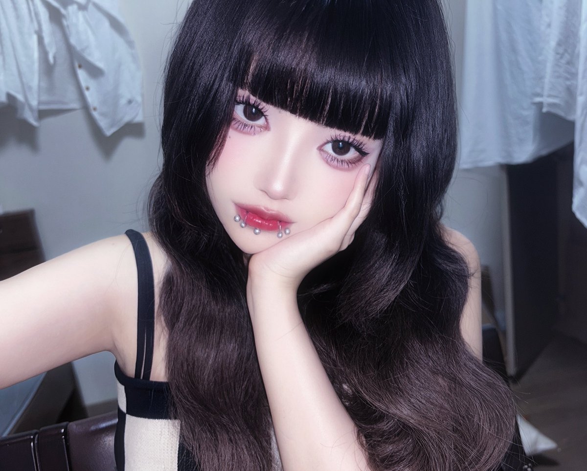 icxpxi's tweet photo. 黒目の大きさだけで顔変わるの意味わからなすぎる~(  ~³ω³ )~ https://t.co/pt81nS1pBN