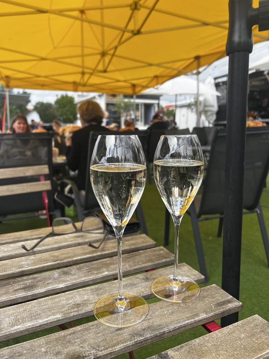 Savonlinnan torilla proseccolla❤️