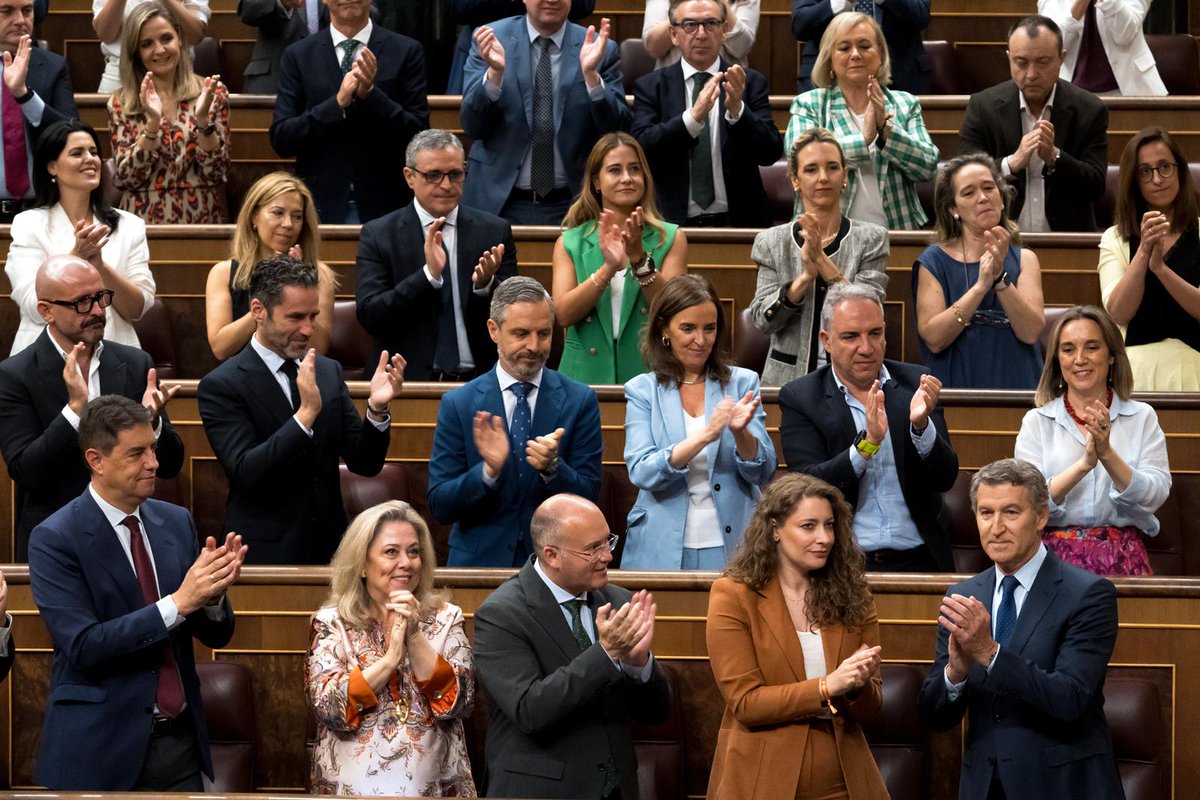 Elías Bendodo (@eliasbendodo) on Twitter photo “El que eligió al número dos que está en prisión es usted, señor Sánchez,
el que escogió a Ábalos es usted,
el marido es usted,
y el hermano es usted”
Intervención implacable de <a href="/NunezFeijoo/">Alberto Núñez Feijóo</a> contra la corrupción.
La decencia tiene que volver a nuestro país. “El que eligió al número dos que está en prisión es usted, señor Sánchez,
el que escogió a Ábalos es usted,
el marido es usted,
y el hermano es usted”
Intervención implacable de <a href="/NunezFeijoo/">Alberto Núñez Feijóo</a> contra la corrupción.
La decencia tiene que volver a nuestro país.