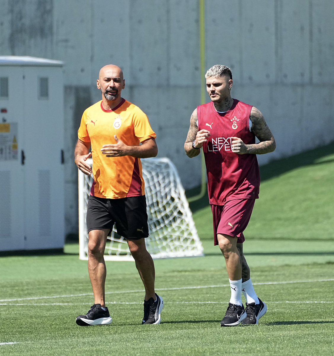 📸 Futbolcumuz Mauro Icardi, planlanan program dahilinde fizyoterapistler eşliğinde saha ve salonda çalıştı. 🧿