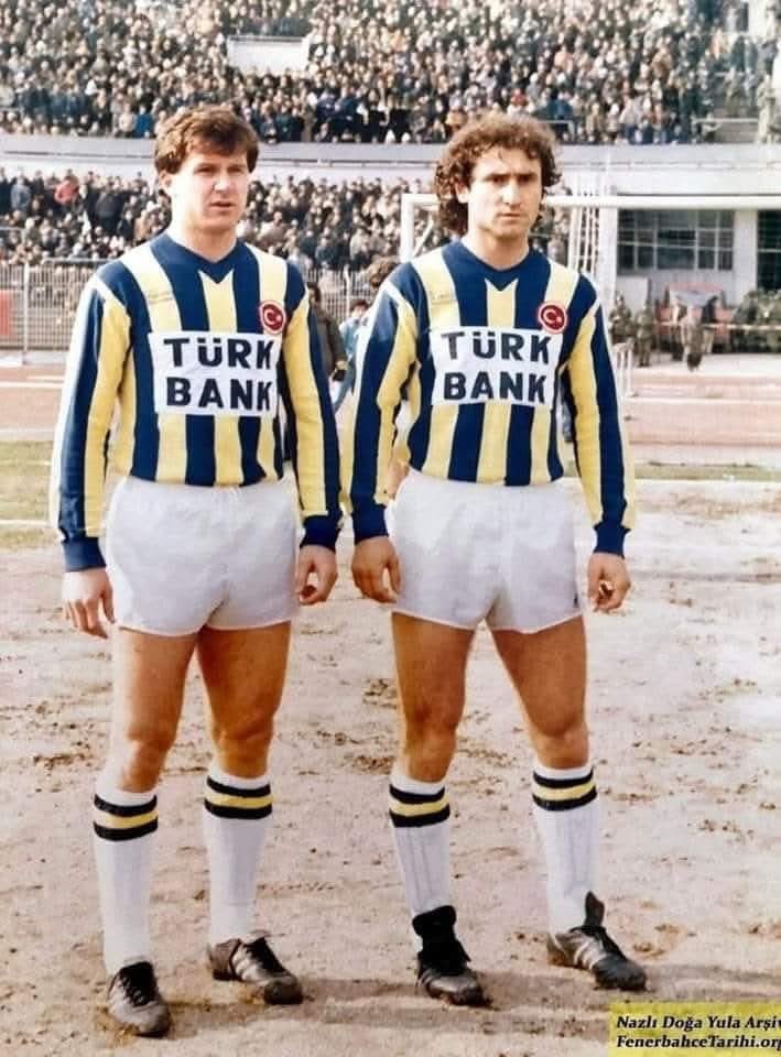 Herkese EFSANE diyenle r;bu gibi isimlere bambaşka söylemlerde bulunmalı o zaman … Ciğeri üç kuruş etmez adamlara EFSANE denilmemeli … 💛💙