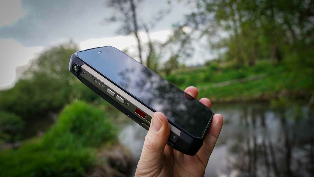 UnihertzMobile's tweet image. Out here, every tool matters.
Good thing the TANK 3 Pro is built like one.
💡 23800mAh battery. Camping light. Projector. All in one rugged beast.
🛒 Shop now: bit.ly/3T2aS0H
#TANK3Pro #RuggedPhone #AdventureGear #OutdoorLife