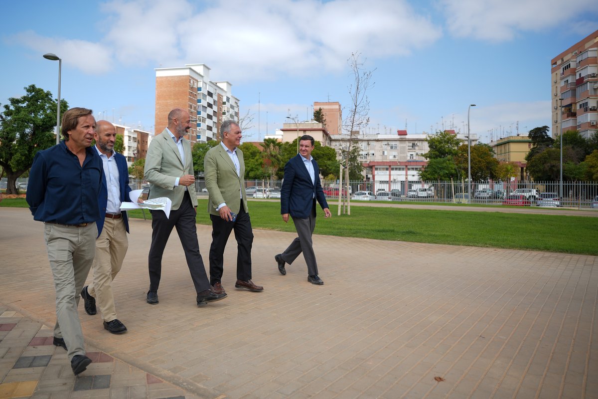 Sevilla cuenta con un nuevo pulmón verde de 7 hectáreas en San Pablo y Nervión🌳🌿

✅Finalizamos los trabajos en los antiguos terrenos de la Cruzcampo construyendo un nuevo parque:

🌳 950 árboles
🛝 Área de juegos infantiles
⚽️ Pistas deportivas
🏃 Itinerario running
🪑 Bancos