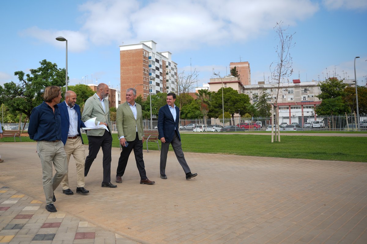 Ayto_Sevilla's tweet photo. Sevilla cuenta con un nuevo pulmón verde de 7 hectáreas en San Pablo y Nervión🌳🌿

✅Finalizamos los trabajos en los antiguos terrenos de la Cruzcampo construyendo un nuevo parque:

🌳 950 árboles
🛝 Área de juegos infantiles
⚽️ Pistas deportivas
🏃 Itinerario running
🪑 Bancos https://t.co/fqbdxMIfhF