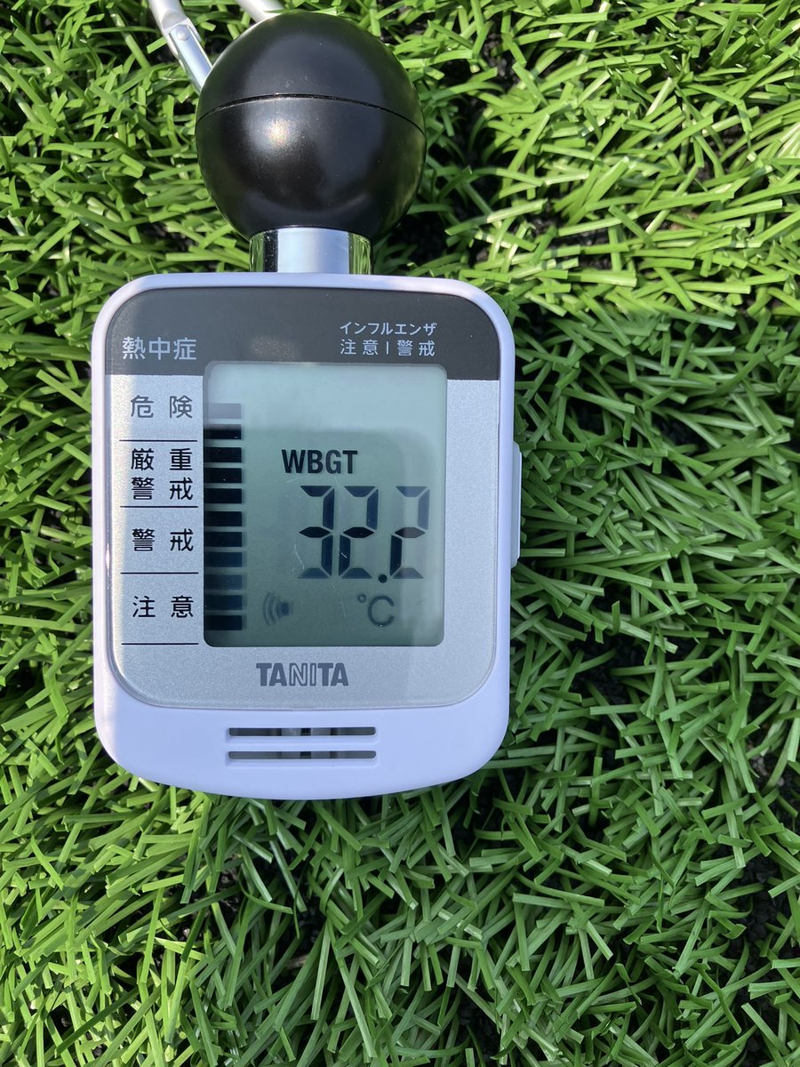 matsugengo's tweet photo. 【⚠️熱中症警戒⚠️】
気温34℃、人工芝グラウンドは38.5℃、WBGTは32.2＝「危険：運動は原則中止」。
迷わず熱中症対策を！命を守る行動を。
#熱中症 #WBGT #運動中止 #人工芝 #安全第一 https://t.co/uxwEupds73