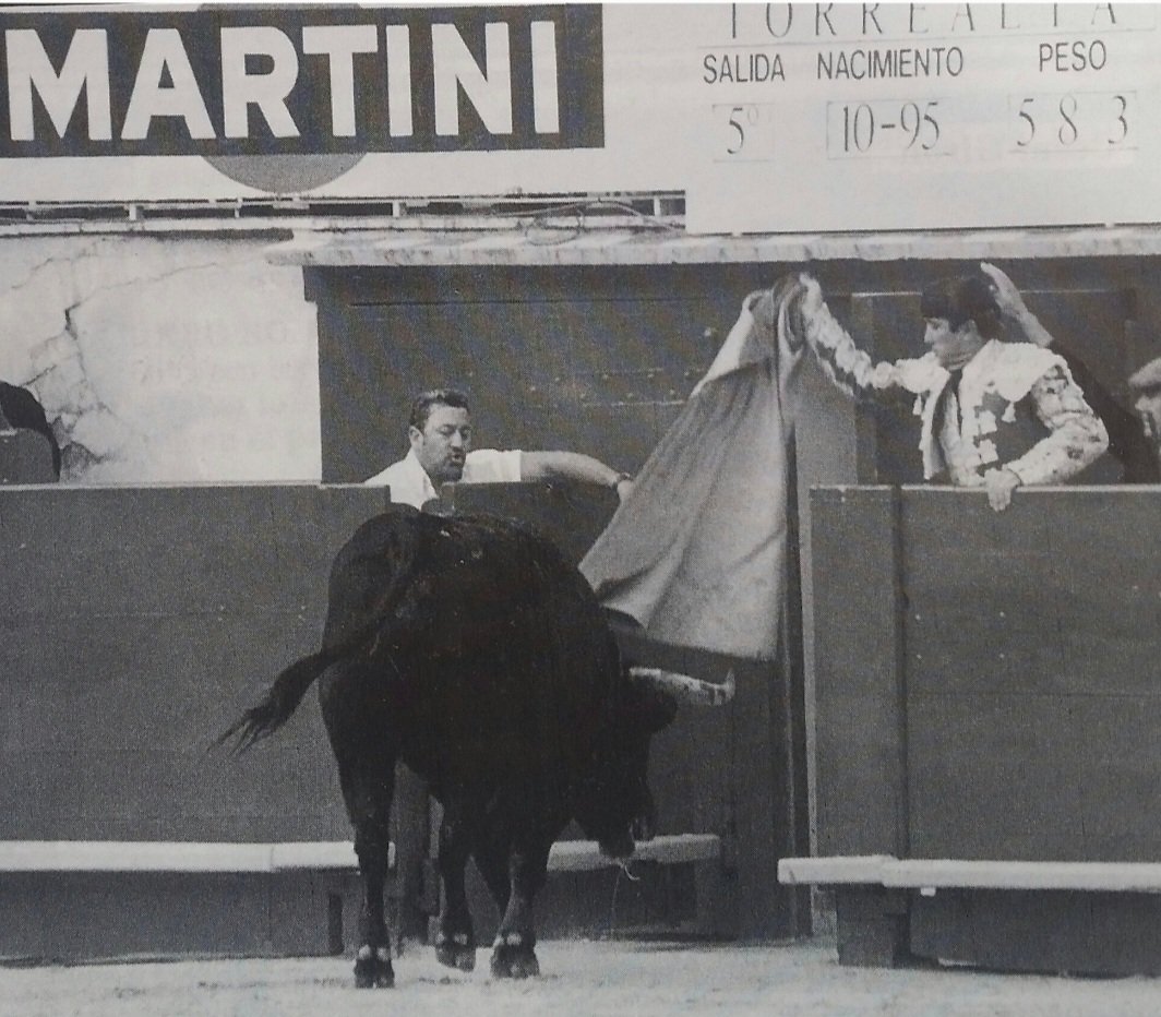 "Finito de Córdoba y Zafiro de Torrealta, la elegancia y personalidad ante la raza y bravura fraguaron el milagro". Antológica faena del <a href="/JSFino/">Juan Serrano Fino</a> al bravo toro de <a href="/torrealta_/">Torrealta</a>  que fue indultado (Barcelona, 9 de Julio de 2000). #BarcelonaTaurina