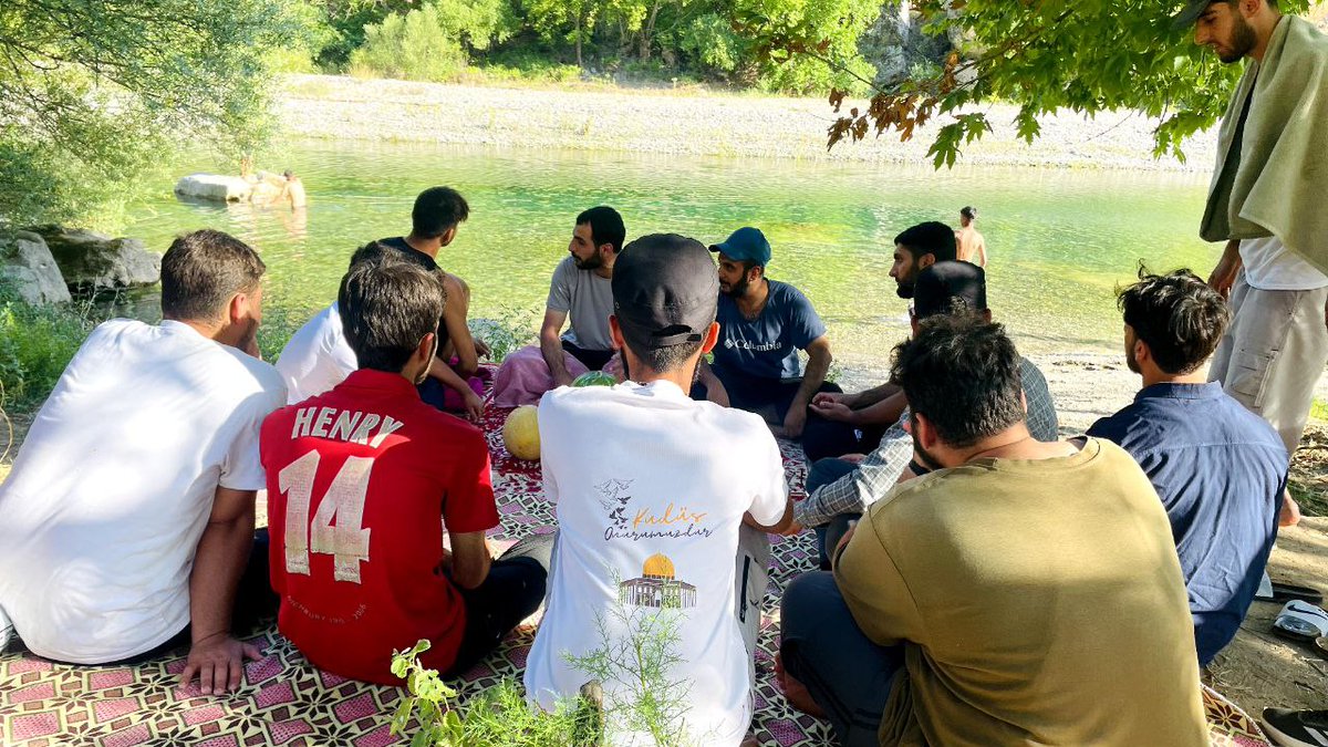 HurGenclikBglr's tweet photo. 🍃 Muhabbet Allah için, gayret ümmet için!
Piknik bahaneydi, dertleşmek nasip oldu.
Hürgençlik Bağlar olarak hem piknik yaptık hem hasbihâl ettik.
“Daha faydalı, daha üretken nasıl oluruz?” diye dertleştik,
Her adımda daha bilinçli, her işte daha güçlü olmak için yola devam! https://t.co/iYr8XUWlB5