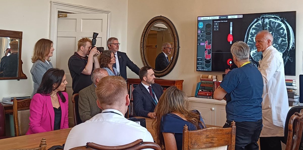 dni_neurology's tweet image. It was great to have @carrollJennifer , minister for health, visit the DNI today to discuss the impact of brain and mind disorders such as epilepsy, headache and Parkinson's, and the multiple new treatments like deep brain stimulation. #neurology #medicine