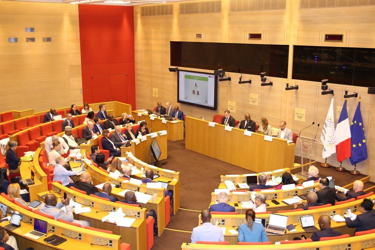 MikeMakanda7's tweet photo. #InfoMONDE: Ouverture de la 50e Session au Sénat... Près de 95 délégations parlementaires de tous Les continents reunies ce jour en France... https://t.co/V5tC0xBoox