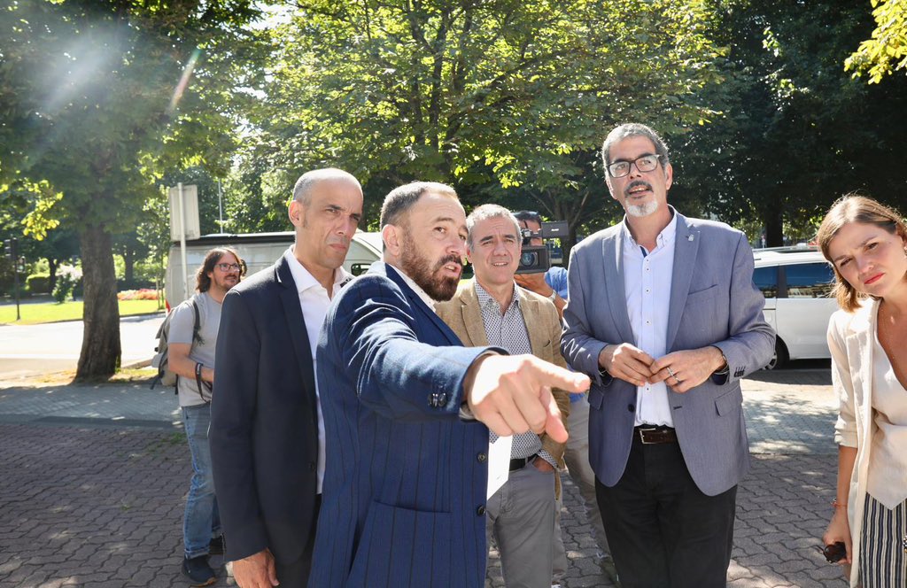 Tres propuestas de alta calidad técnica y audacia urbana aspiran a transformar la playa de vías del topo en Easo, en un lugar con vivienda protegida, equipamientos y zonas verdes que vertebre la ciudad de San Sebastián entre el Centro y Amara. 

👀Mira los proyectos premiados 🔗