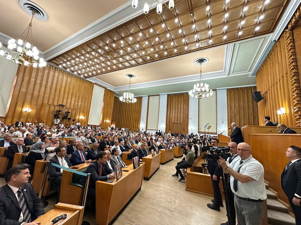 Bugün TBMM’de Genel Başkanımız Sayın Müsavat Dervişoğlu Başkanlığında partimizin haftalık grup toplantısını gerçekleştirdik. 

“Bir devlet, öz evlatlarının canına kıymet vermeden, ayakta kalamaz.”

“Kim yaparsa yapsın, kimden gelirse gelsin, milletin malına, hakkına, rızkına