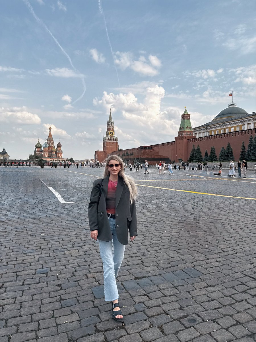 Подали документы на очередную визу. Пошли гулять по летней Москве ☀️