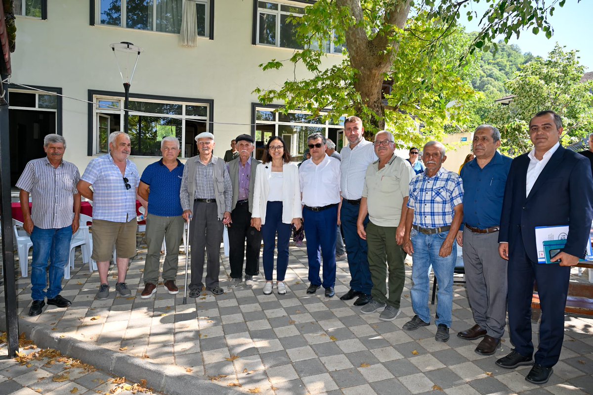 yalovavaliligi's tweet photo. Valimiz Dr. Hülya Kaya, Çiftlikköy Kaymakamı Ali Ada, Yalova DSİ Şube Müdürü Mehmet Kotan, İl Özel İdaresi Genel Sekreter Yardımcısı Muharrem Çobankent ve Köylere Hizmet Götürme Birliği Müdürü Burak Yürümez, Çukurköy’de vatandaşlarla bir araya gelerek talep ve şikayetlerini dinledi.