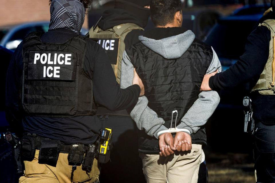 JaneClifford23's tweet image. What shall we call our law breaking, violent, anonymous kidnap squads when we get them🤔
NICE has a nice ring.

#ICERaids #lawless